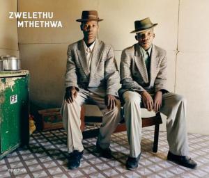 ZWELETHU MTHETHWA - Textes de Isolde Brielmaier et Okwui Enwezor